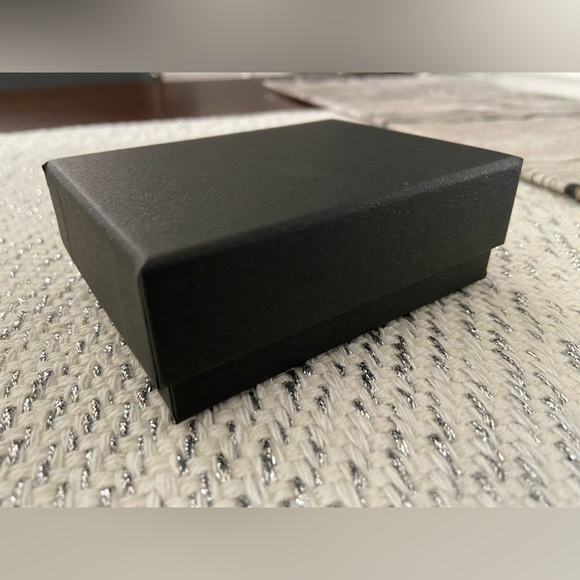 MONET heart charm bracelet with rhinestones - Picture 11 of 12